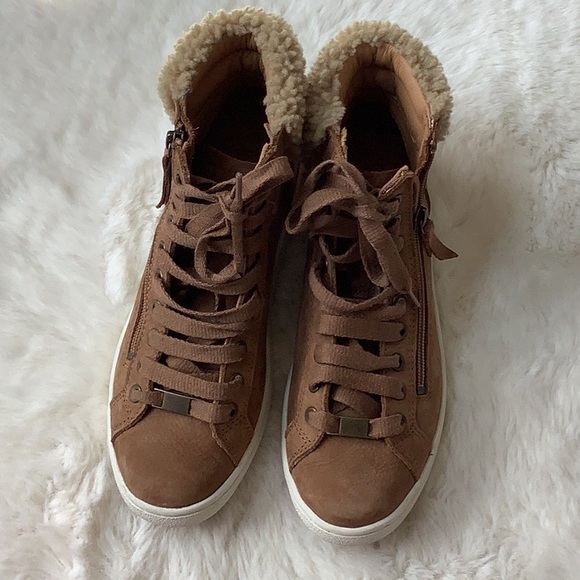 Ugg sneakers like new - Picture 1 of 3